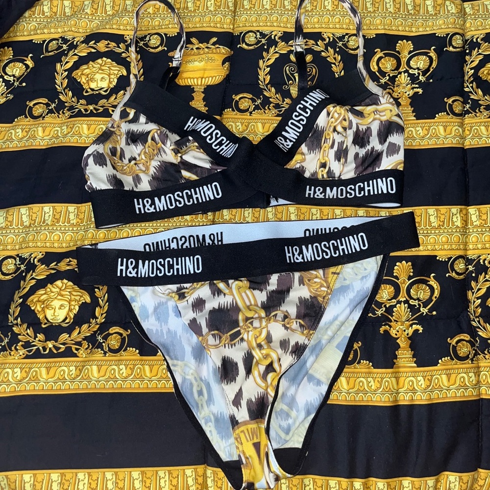 H&Moschino bra/brief set excellent condition size 4 H&M Moschino